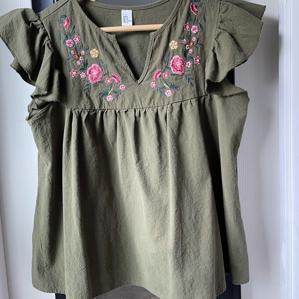 Flutter sleeve green blouse